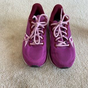 Saucony worn once 9 1/2 Ride